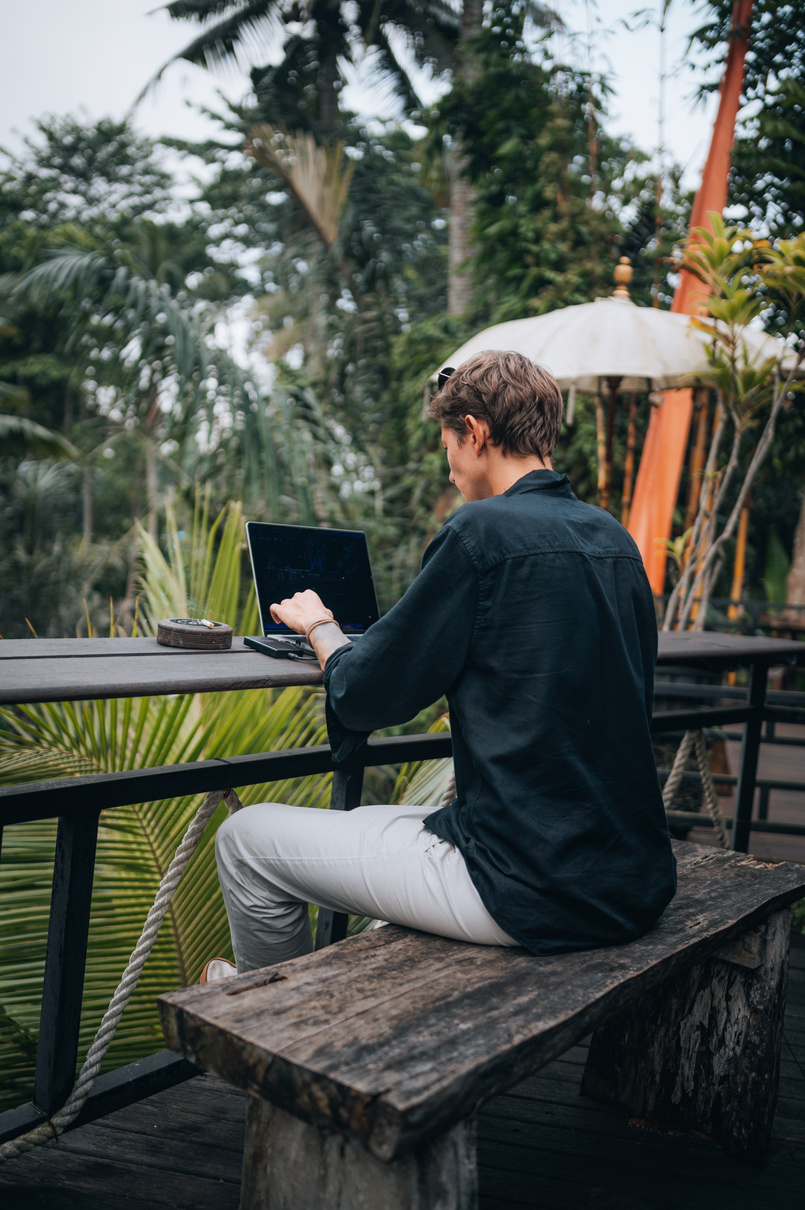 Digital Nomad Working Remotely in Asia